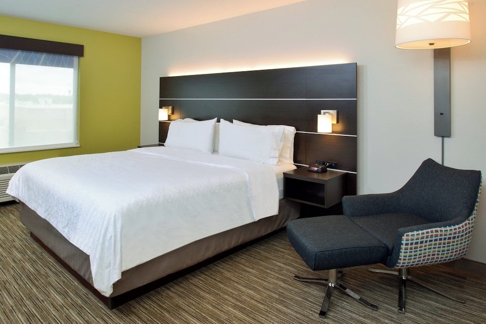 Suite, King Bed, Accessible
