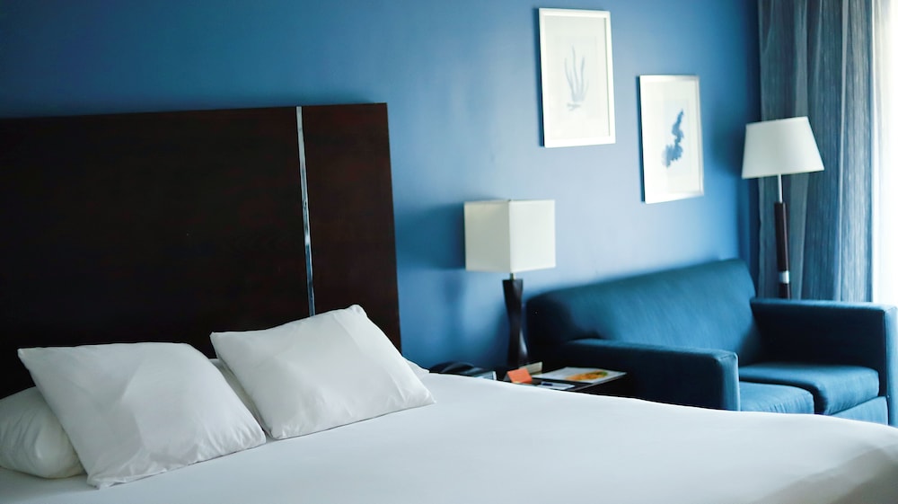 Pacific Inn 18/65
