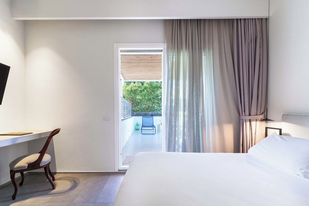 Junior Suite, Queen and Twin Beds, Mini Pool, Terrace، Domia Boutique Hotel Mondello 5/8