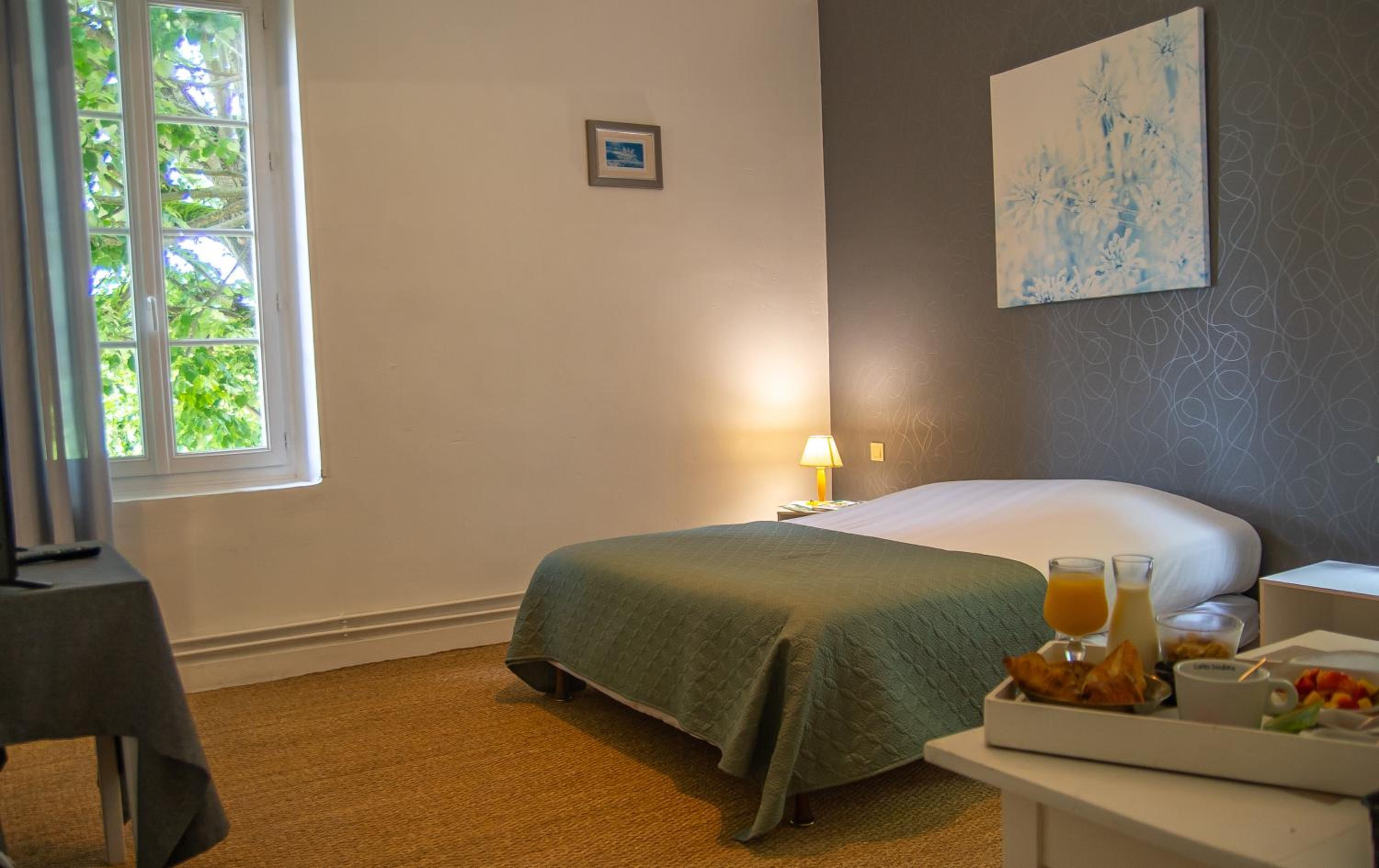 HOTEL AU COLOMBIER DU TOURON 19/23