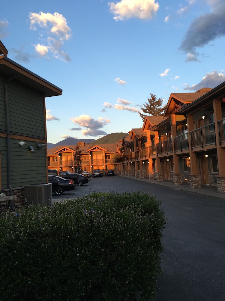 Vedder River Inn 40/46