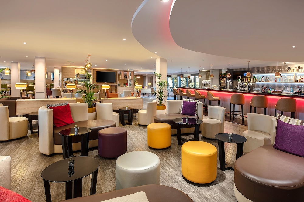 Leonardo London Heathrow 33/77