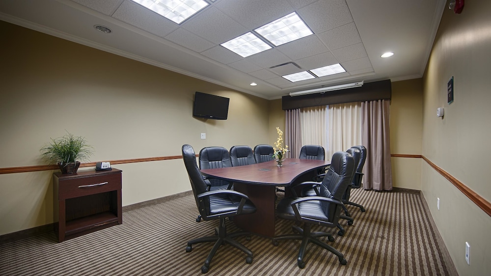Best Western Plus Olathe Hotel 33/34