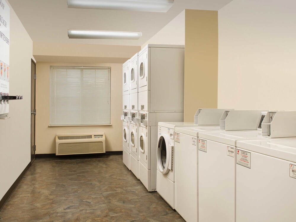 WoodSpring Suites Midland 16/32
