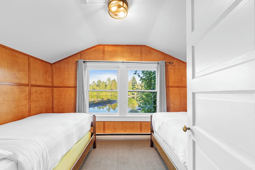 Placid Bay Hotel 6/50