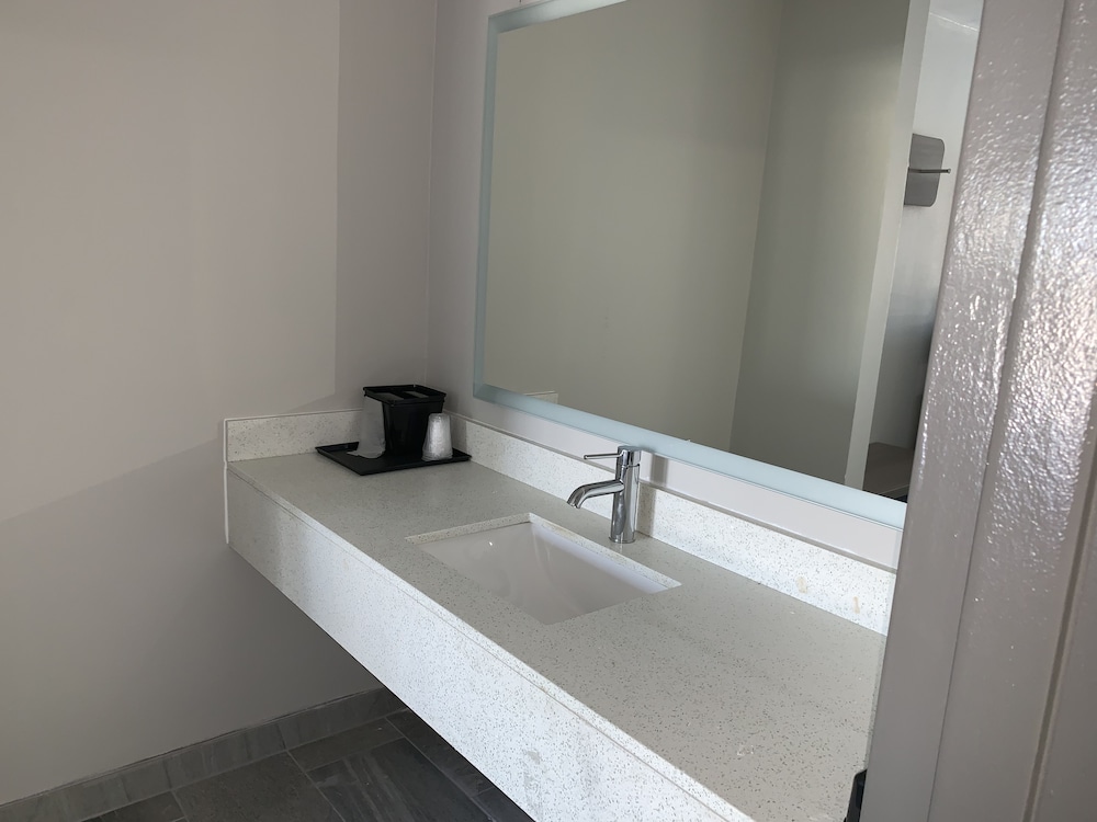 ROOM, 2 DOUBLE BEDS