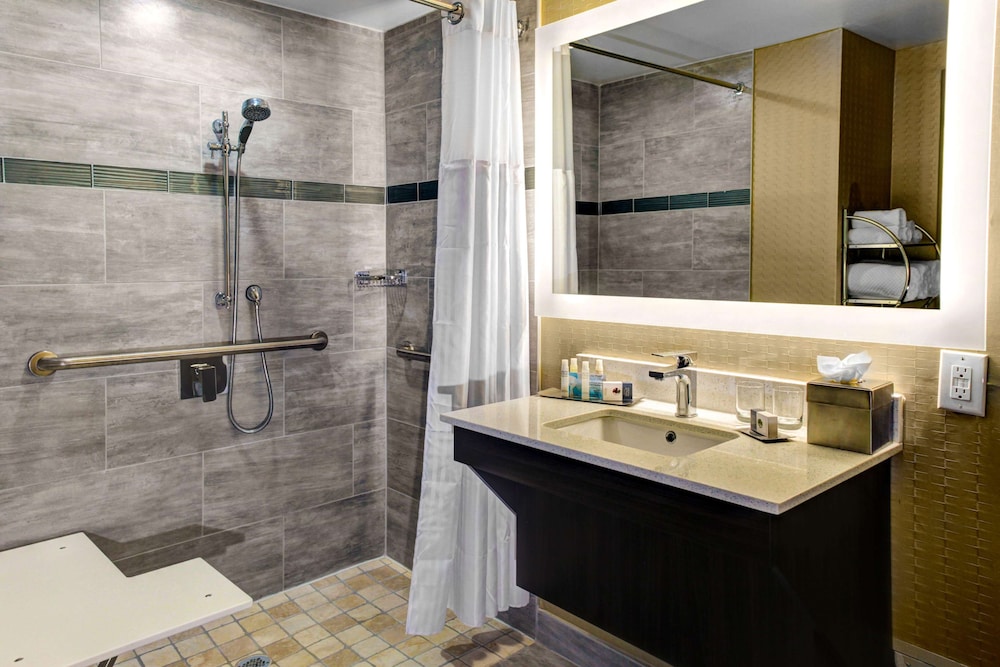 Doubletree By Hilton Hotel Arlington Dfw South 13/45