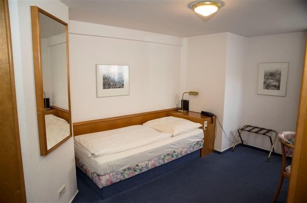 ROOM, SINGLE, SINGLE BED