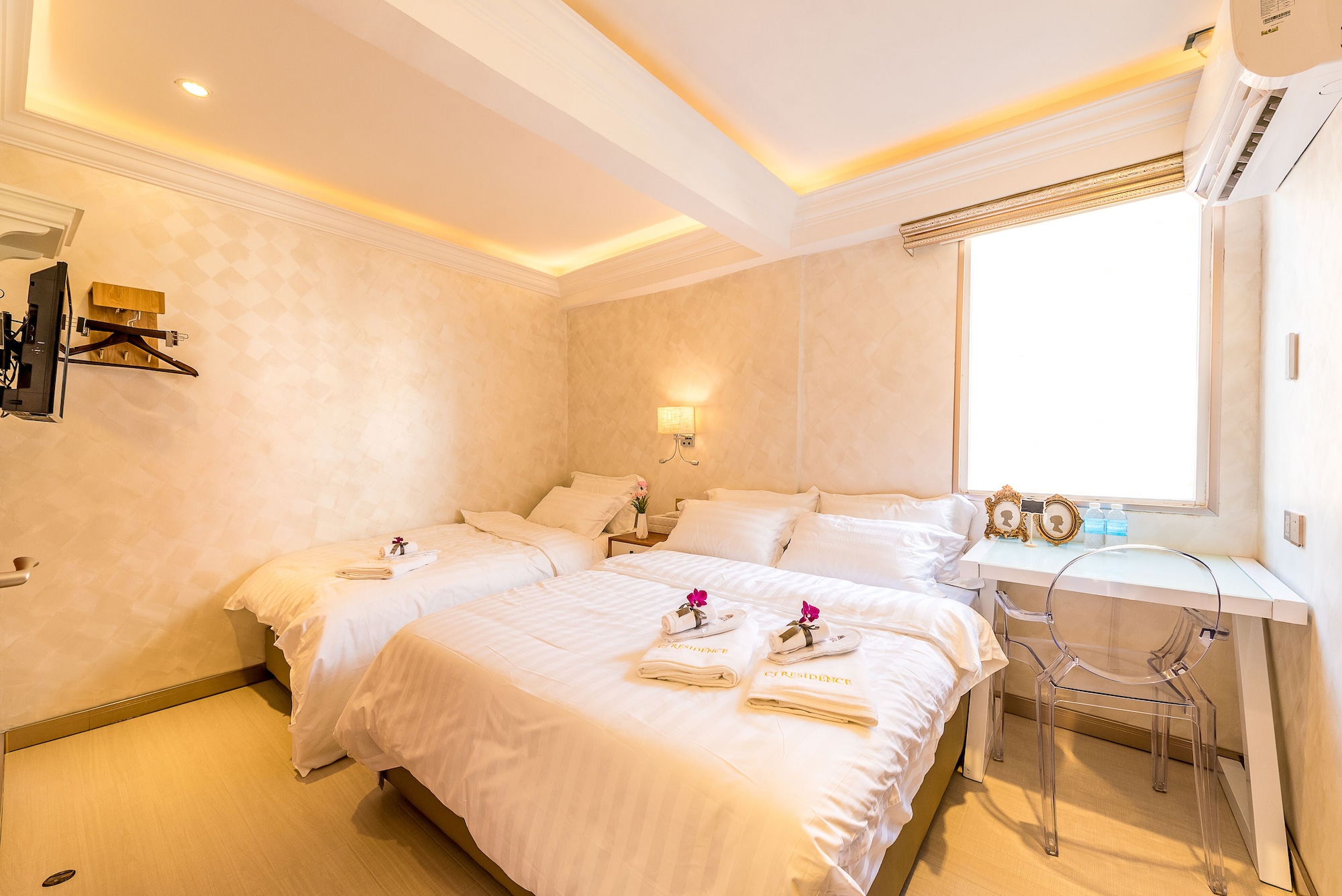 FAMILY, DOUBLE BED