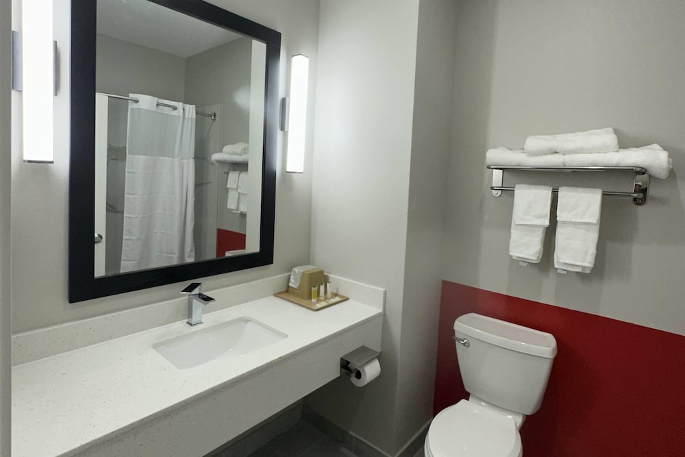 Super 8 by Wyndham Baytown 17/20
