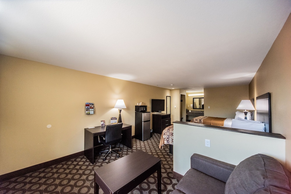 Relax Inn &amp; Suites 41/82