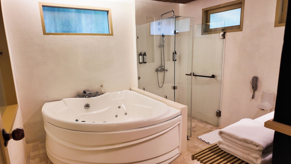 Deluxe, Twin Beds, Garden View 4/5