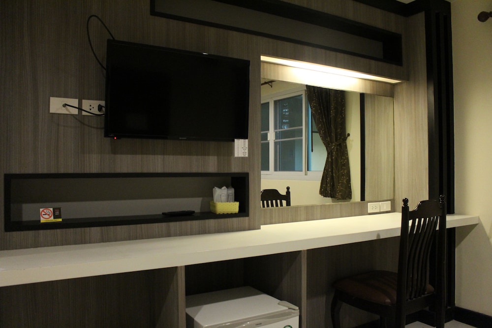 Samsen Sam Place Hotel 63/66