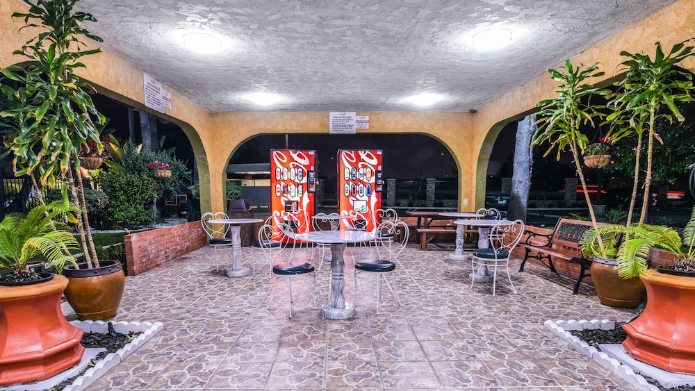 Vagabond Inn Costa Mesa 37/48