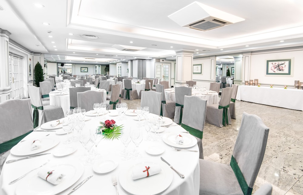 restaurant cafeteria