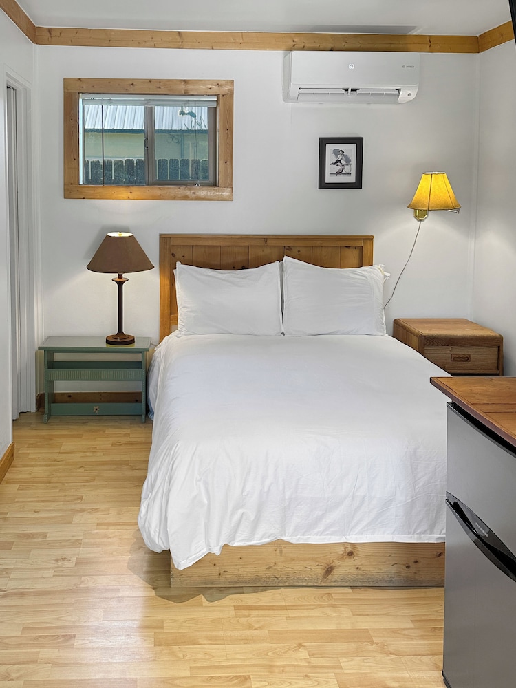 Rocky Mountain Inn 19/50