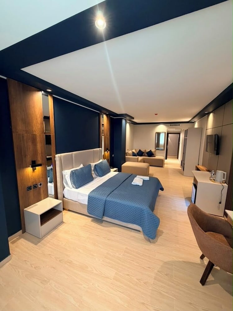 LB Suite Hotel 11/51