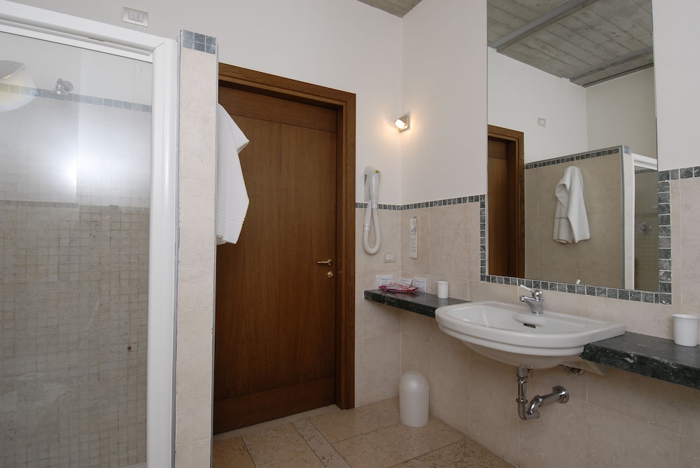 ALBERGO BIANCHI STAZIONE 46/50