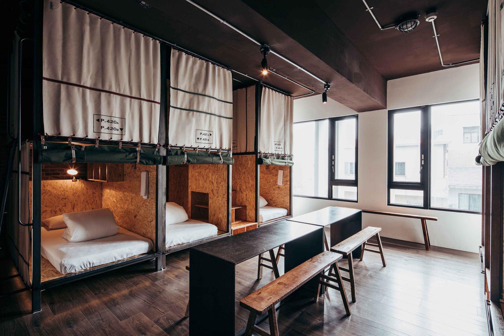 Female Only, 2 Bunk Beds