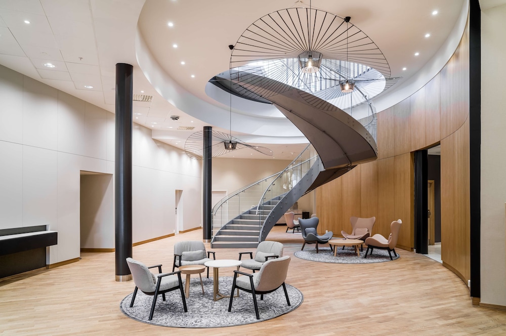 Radisson RED Oslo Airport 48/60