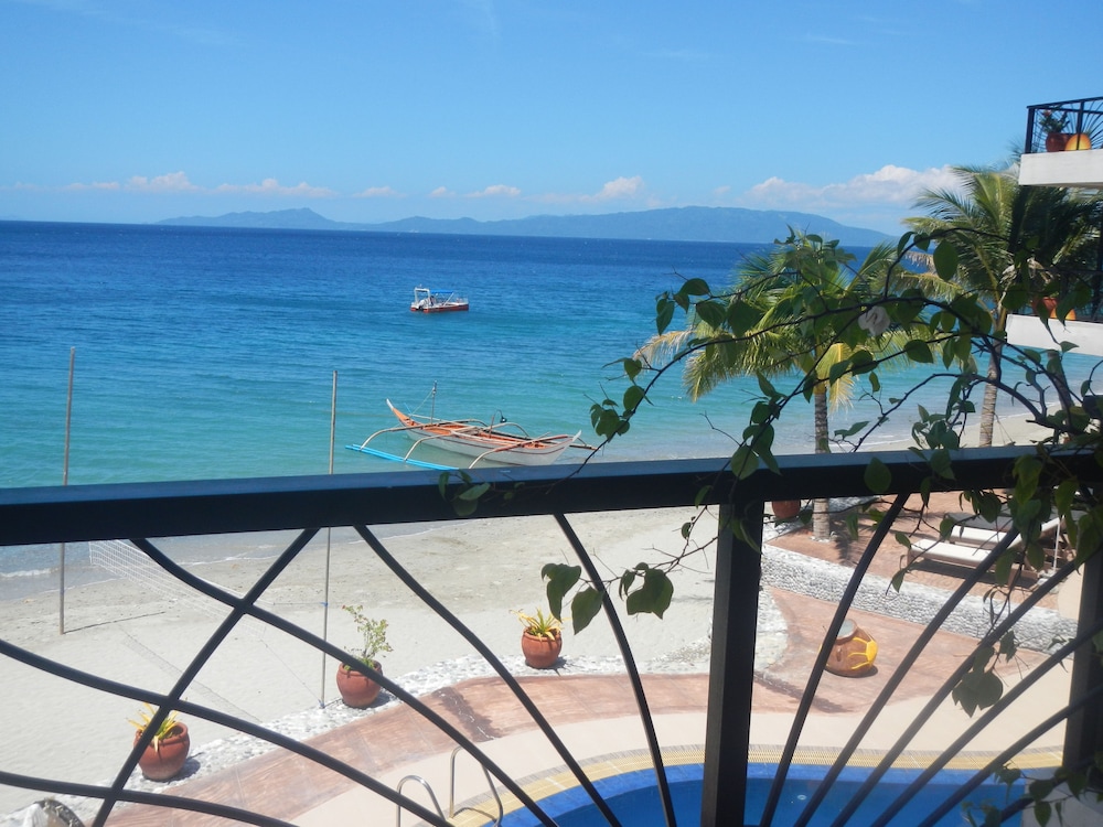Sunset At Aninuan Beach Resort 40/74