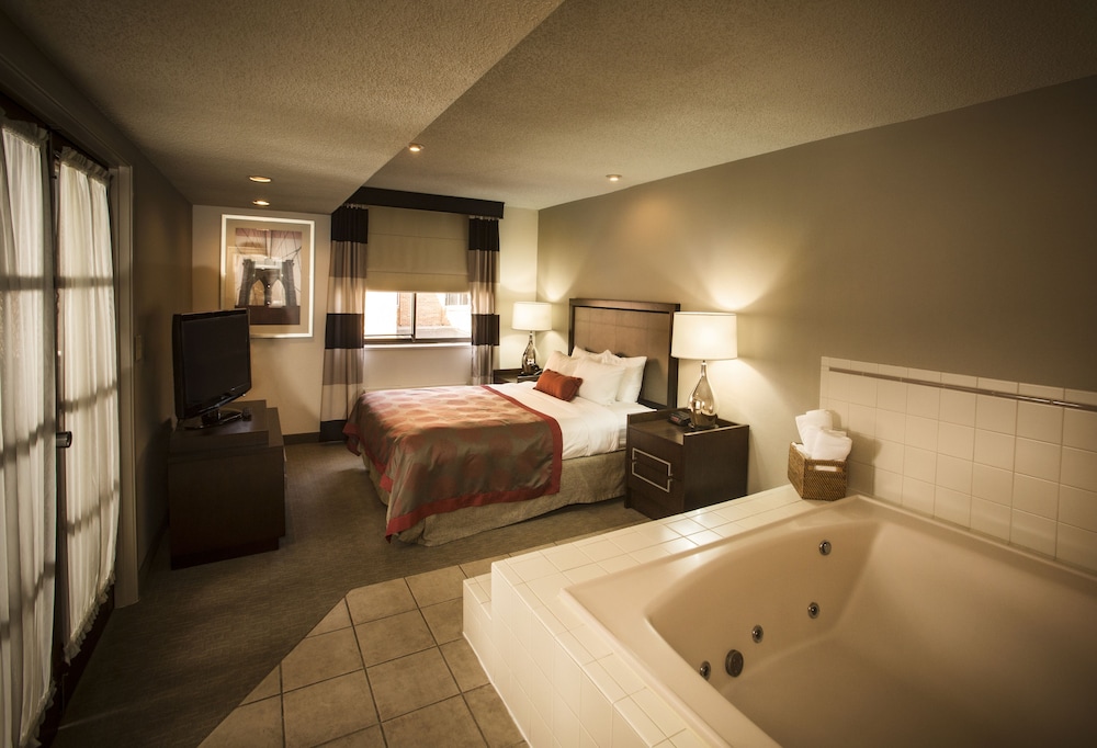 Ramada by Wyndham Marquette 26/59