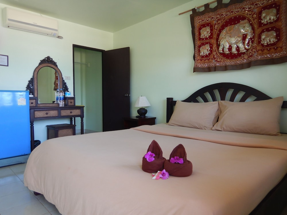 Cliff Cottage Resort 18/75