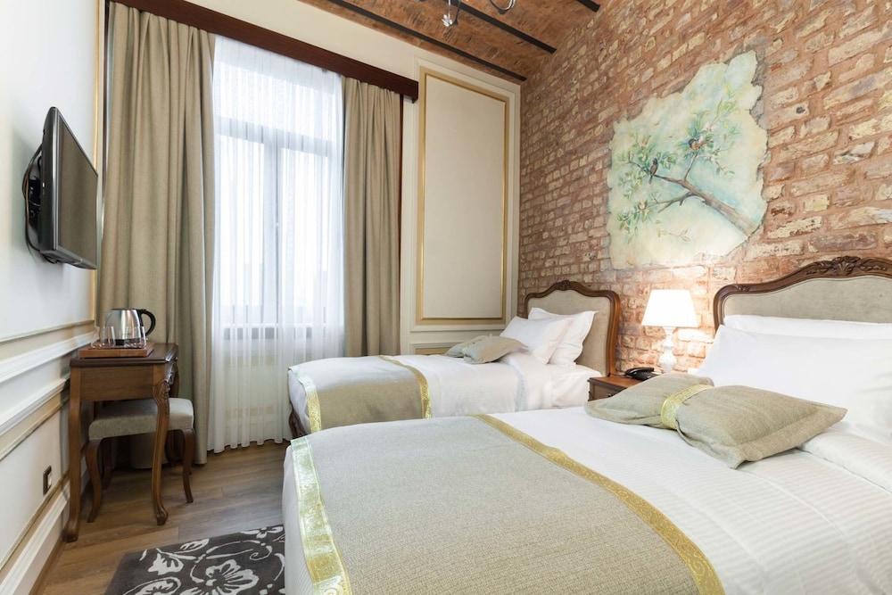 STANDARD, DOUBLE OR TWIN BED