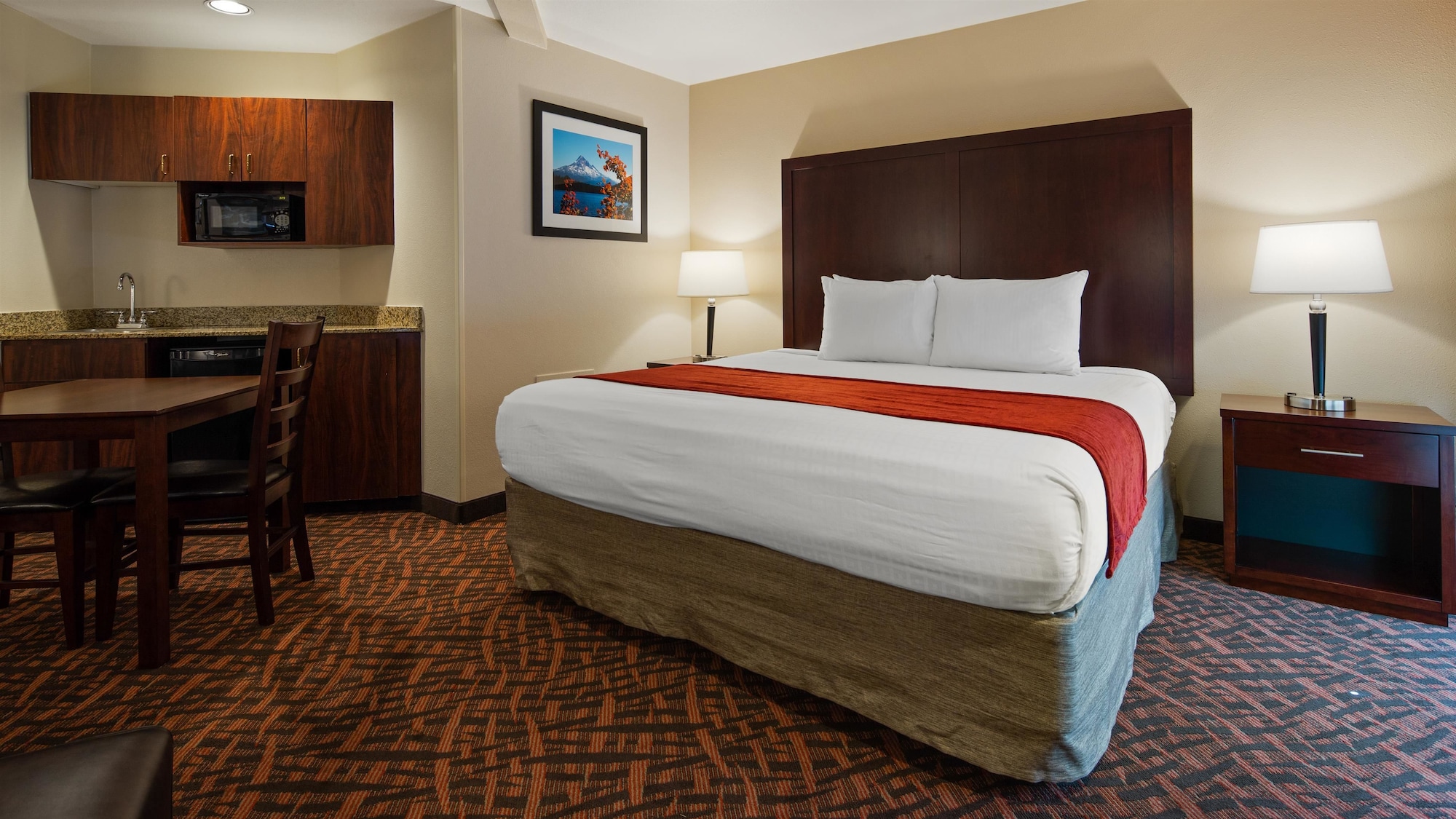 Suite, King Bed, Pool Side