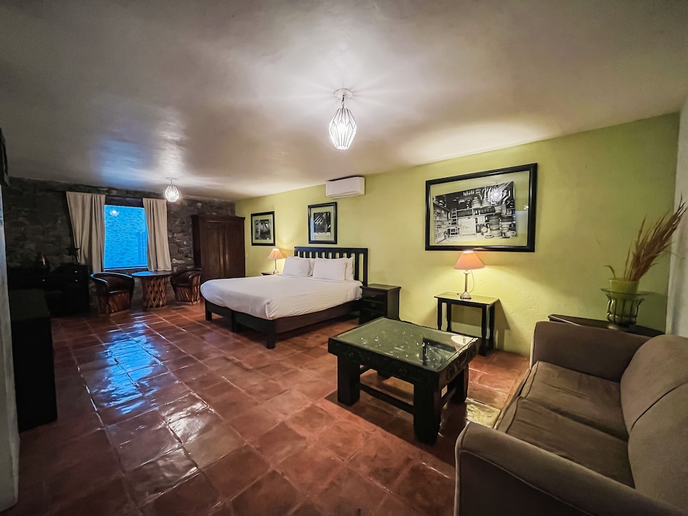 Los Agaves Hotel 45/52