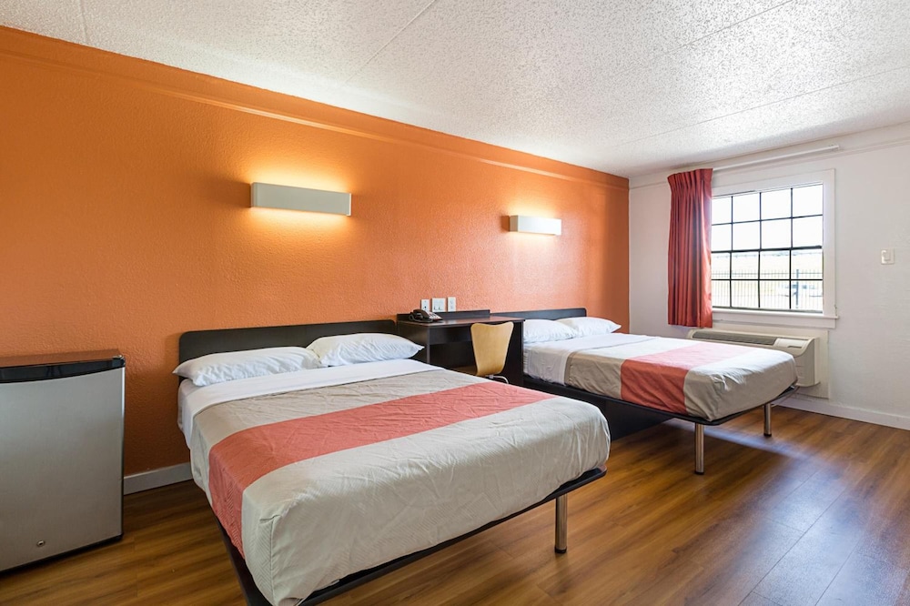 Motel6 Kirkland, WA - North Kirkland 32/58