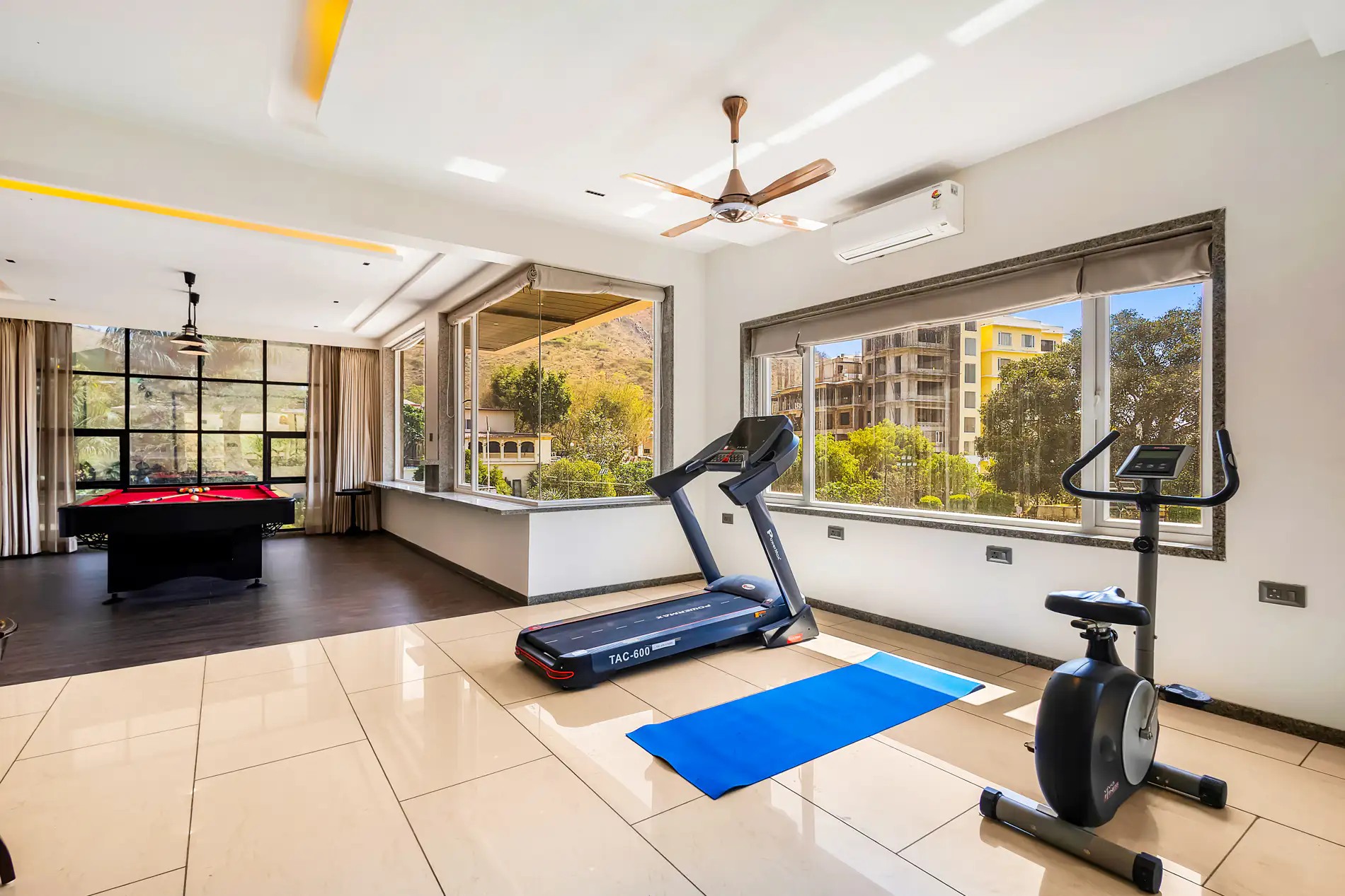 ELIVAAS Prive Mountain Creek Retreat 7 BHK With Pool, Game & Gym zone, Near Fatehsagar Lake 12/27