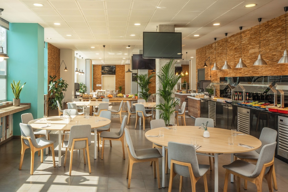 Madrid Airport Suites Affiliated By Melia 46/67
