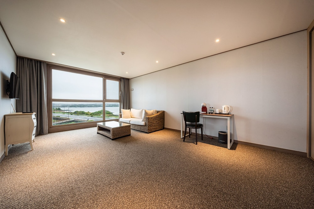 Sunrise Hotel Sungsan 48/62