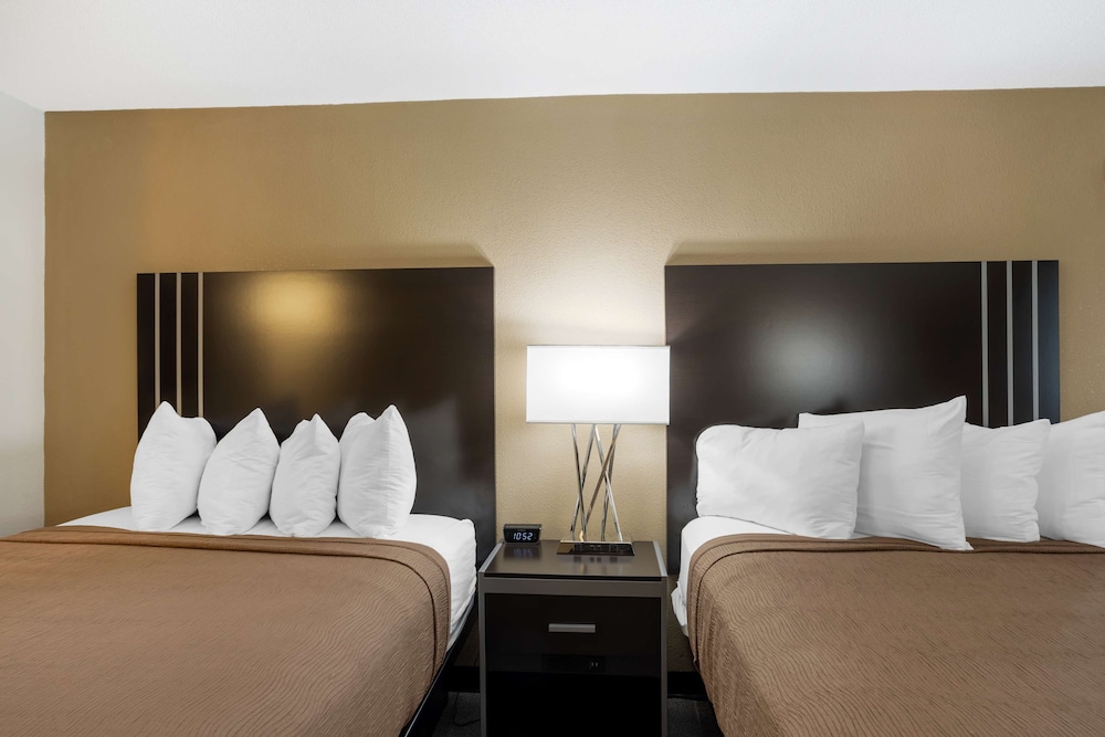 جناح بسريرين كوين مع أريكة، Best Western Plus Reading Inn & Suites 5/6