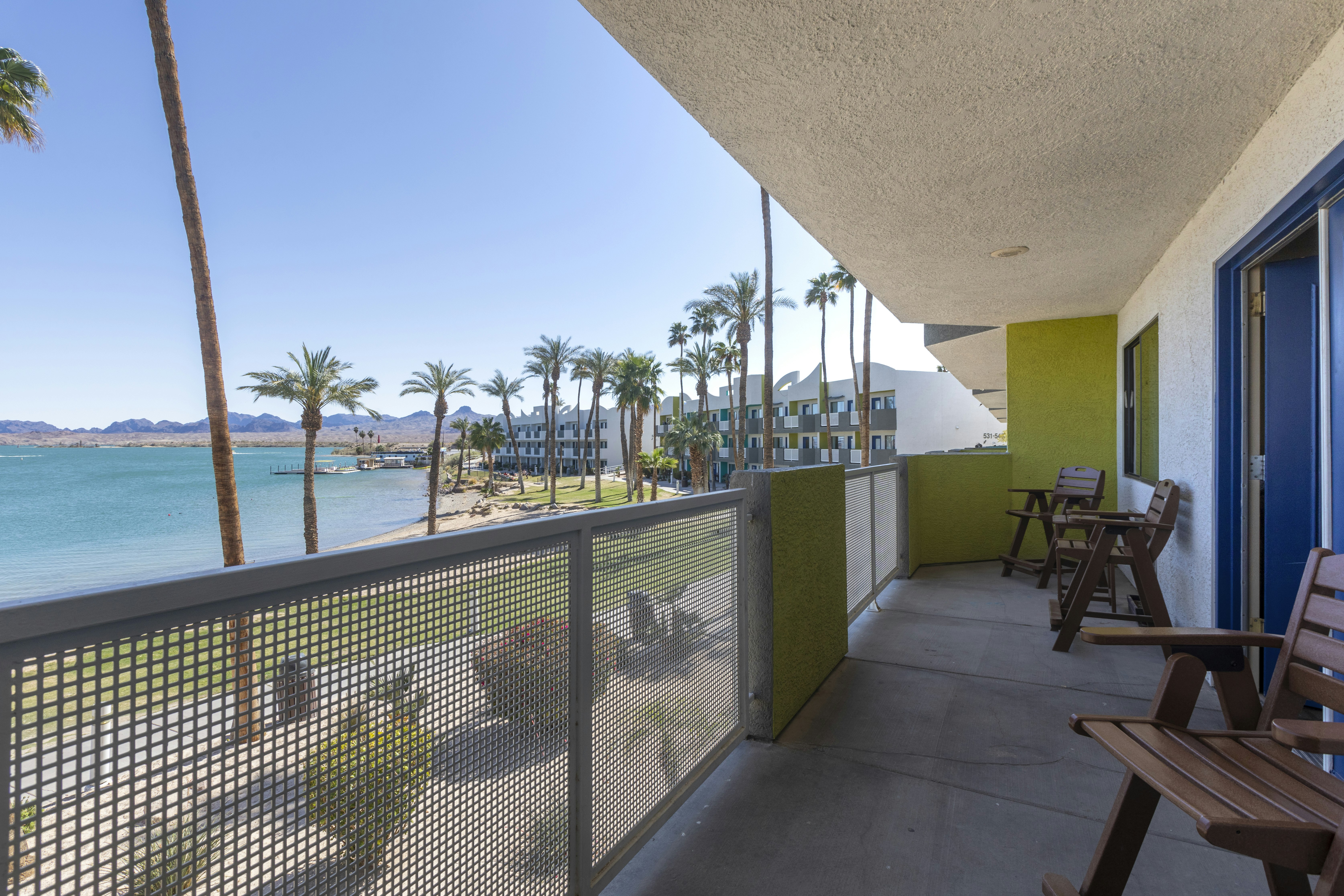 The Nautical Beachfront Resort 36/70