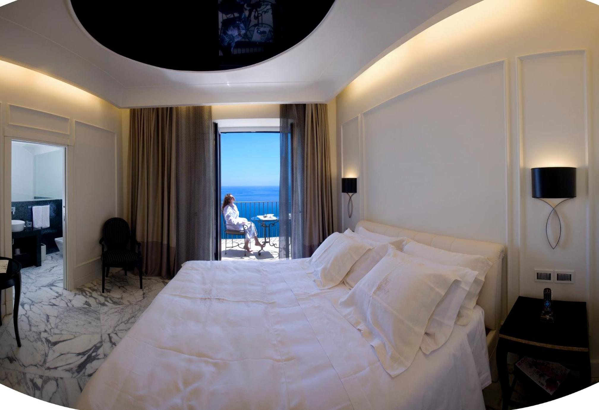 DELUXE, DOUBLE BED, SEA VIEW