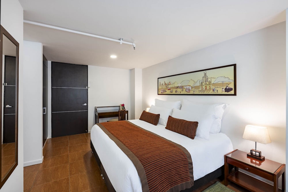 STANDARD, QUEEN BED