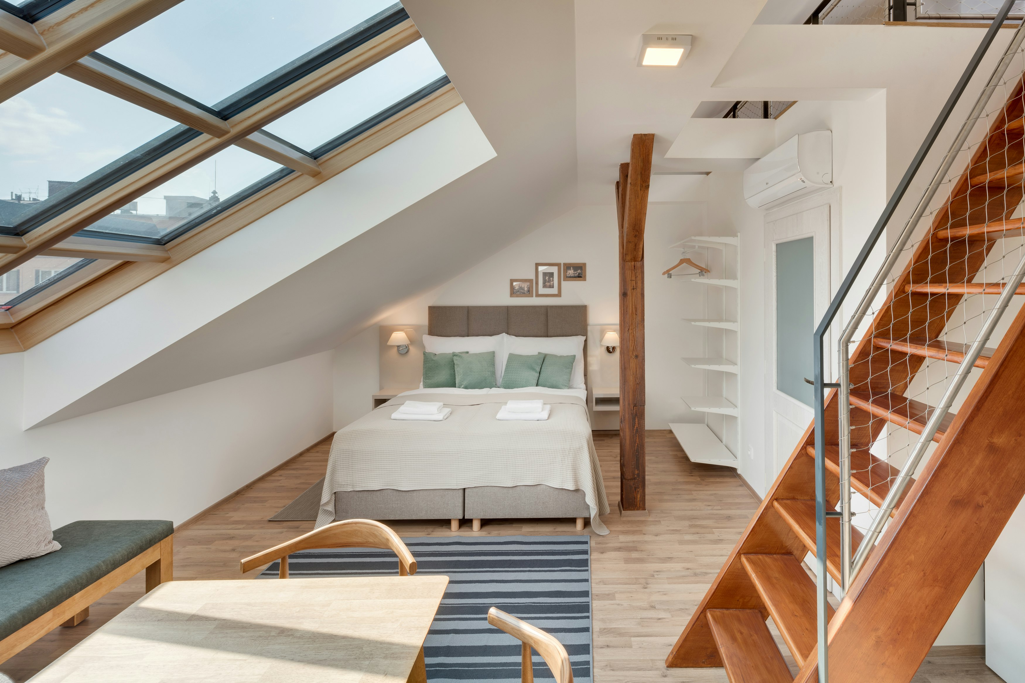 Louren Apartments 4/10