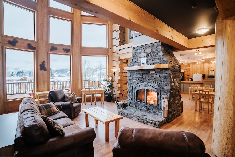 Basecamp Lodge Golden 53/62