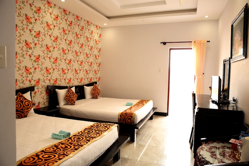 ROOM, TRIPLE