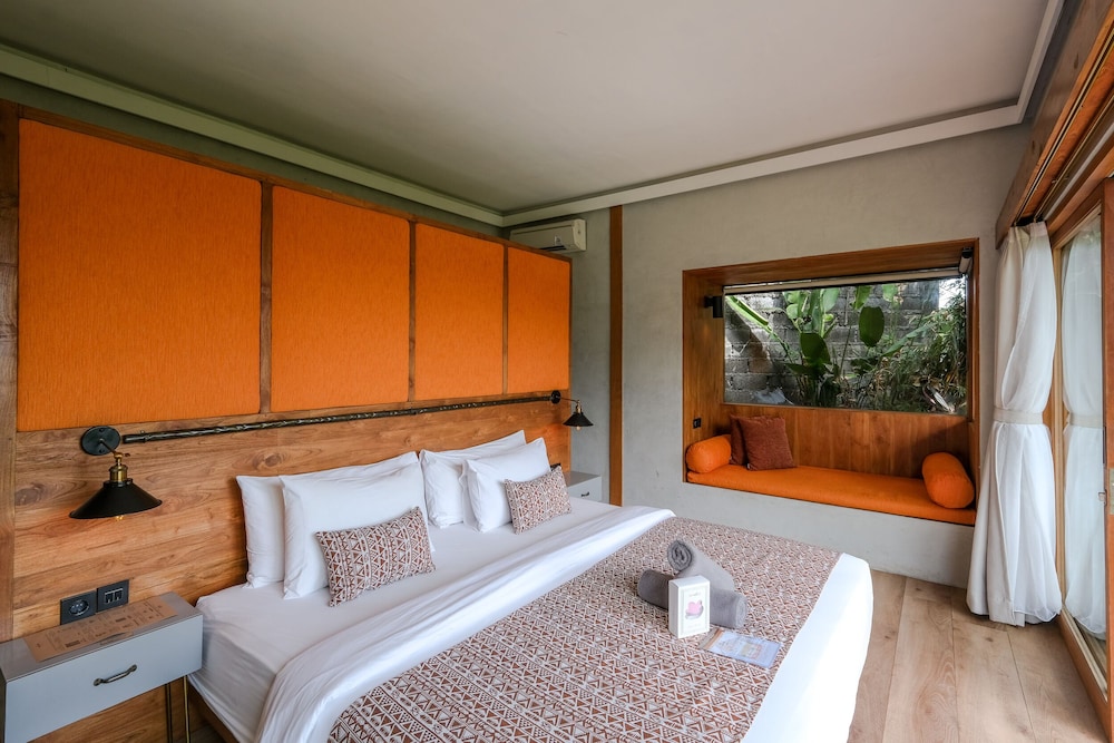 DELUXE, KING BED, SEA VIEW