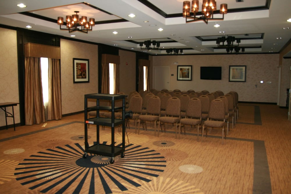 Hampton Inn and Suites Cleburne 50/78