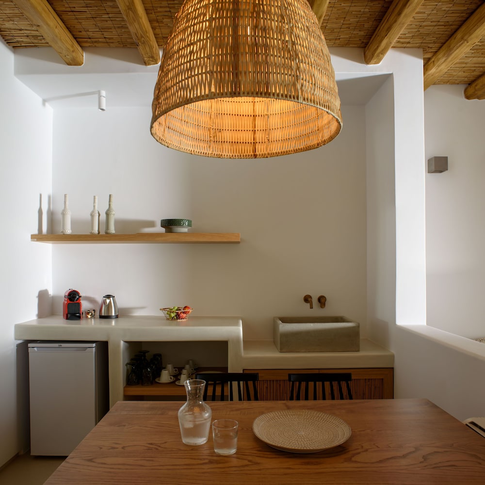 Este Luxury Suites 56/78
