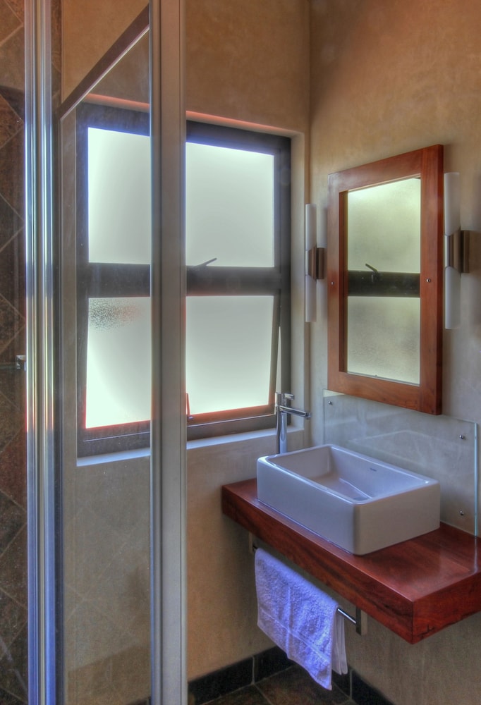 Hartmann Suites 15/15
