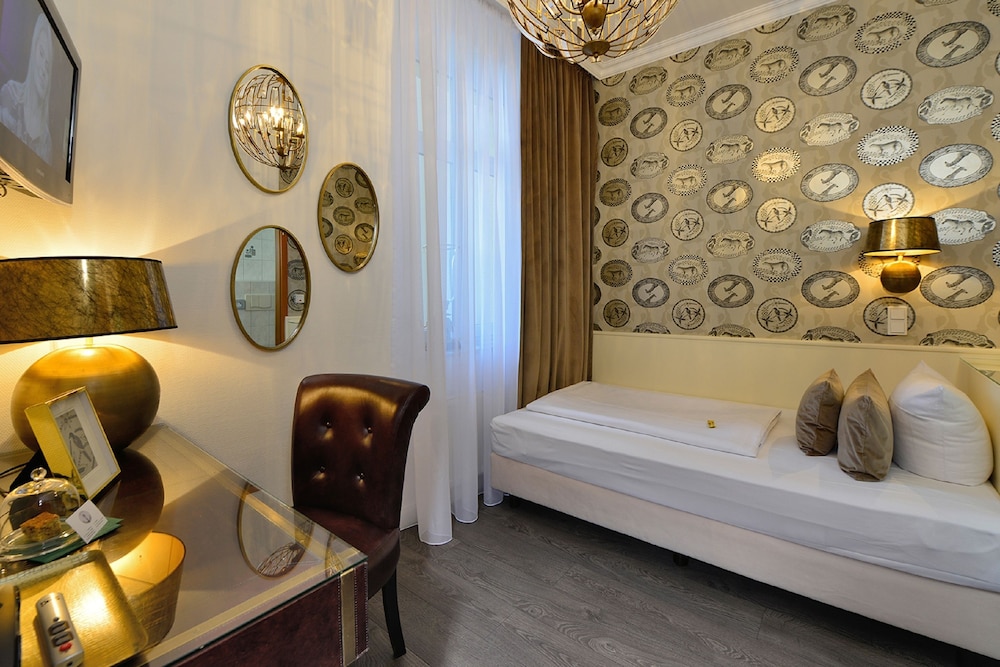 DOMSTERN HOTEL 8/64