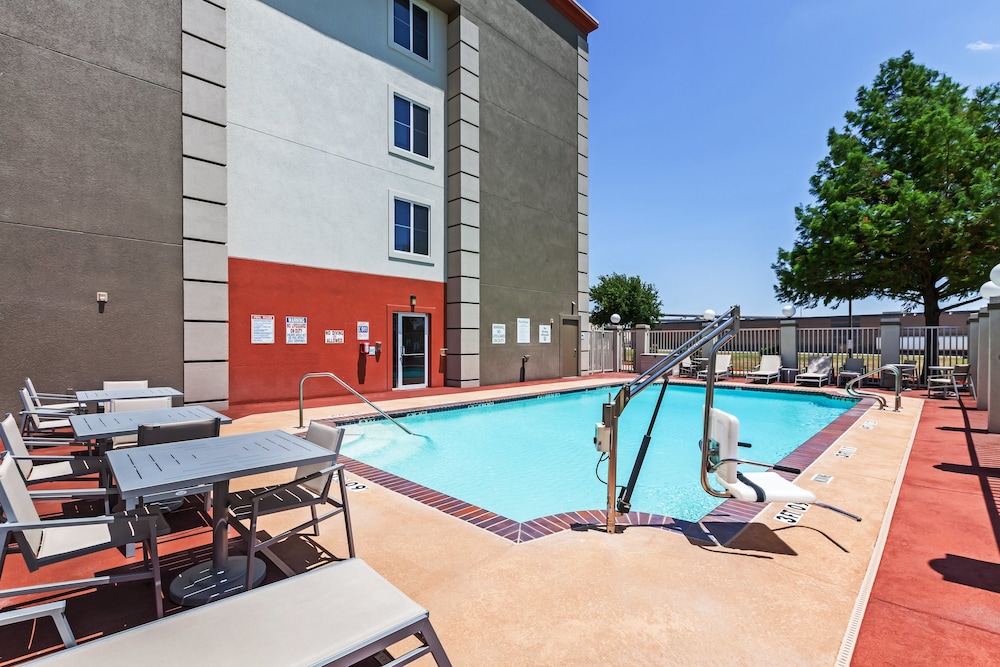 Holiday Inn Express Hotel And Suites Dallas Lewisville 46/69