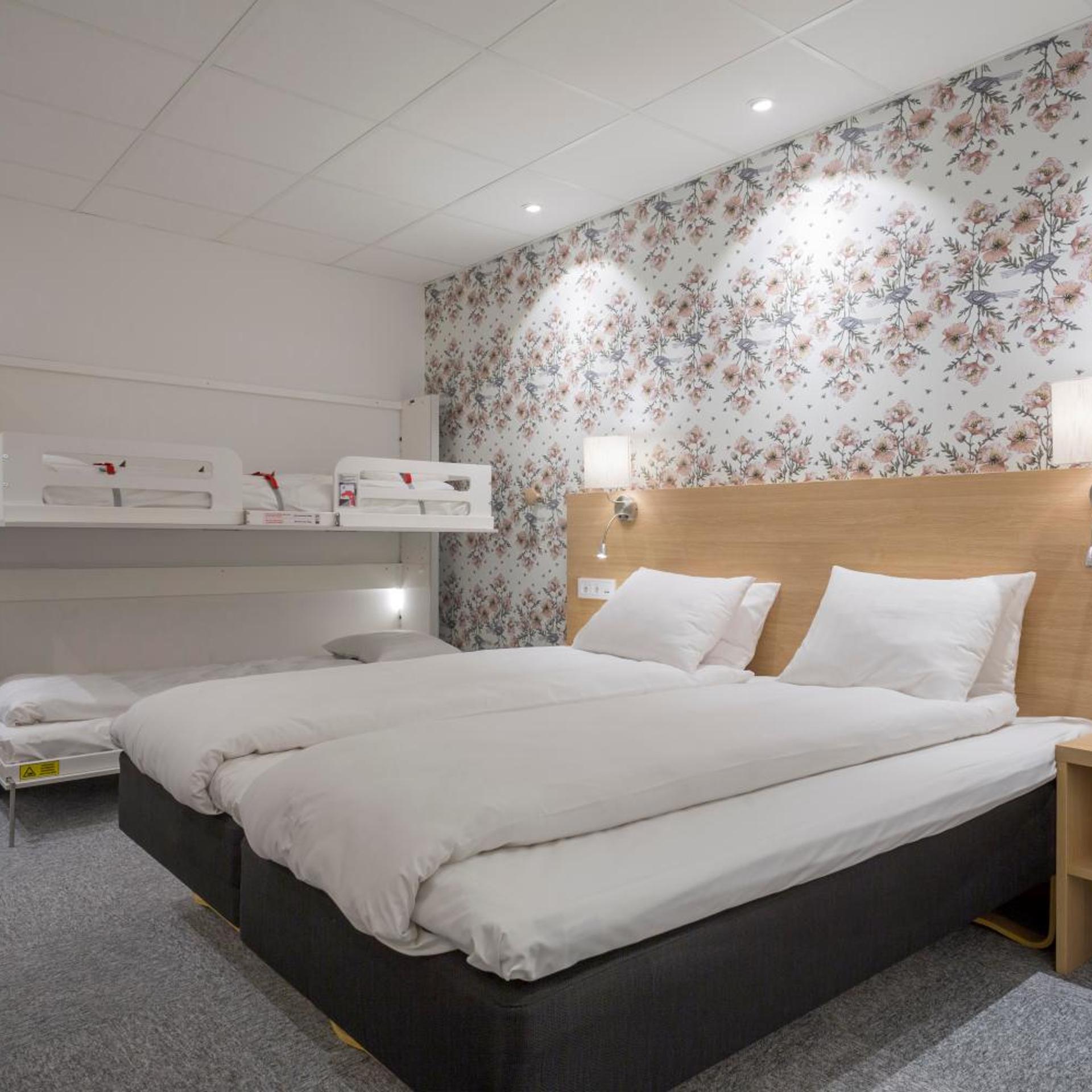 Room, Quadruple, No Window