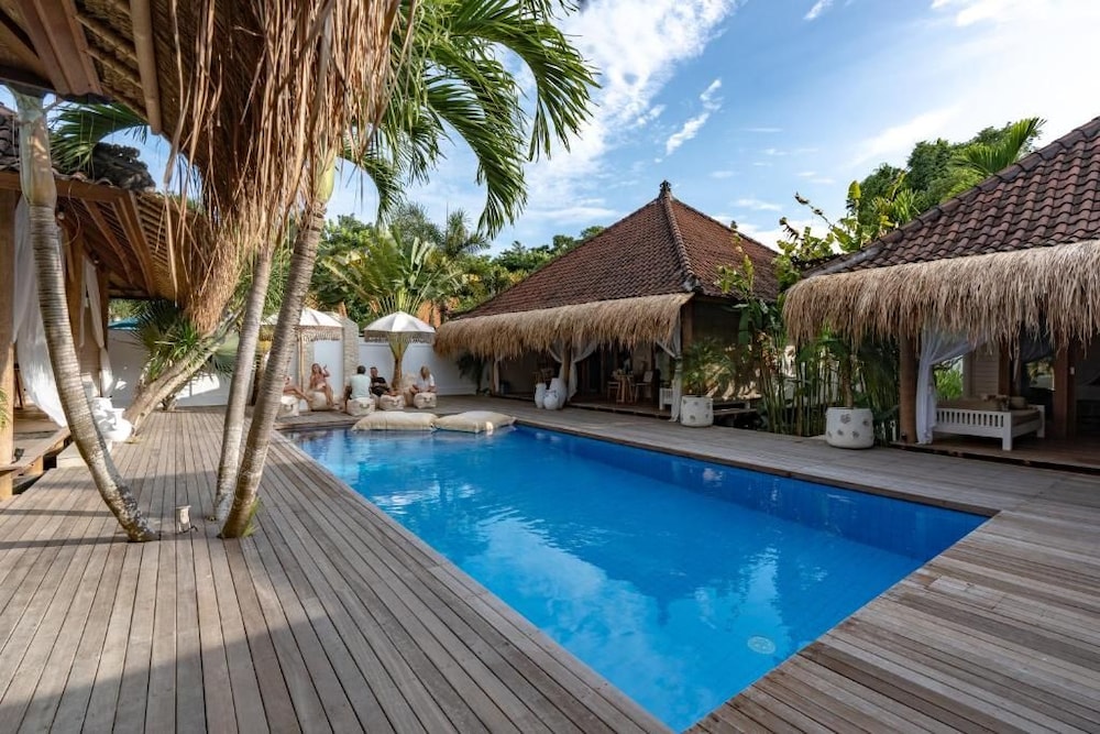 Castaway Resort 44/48