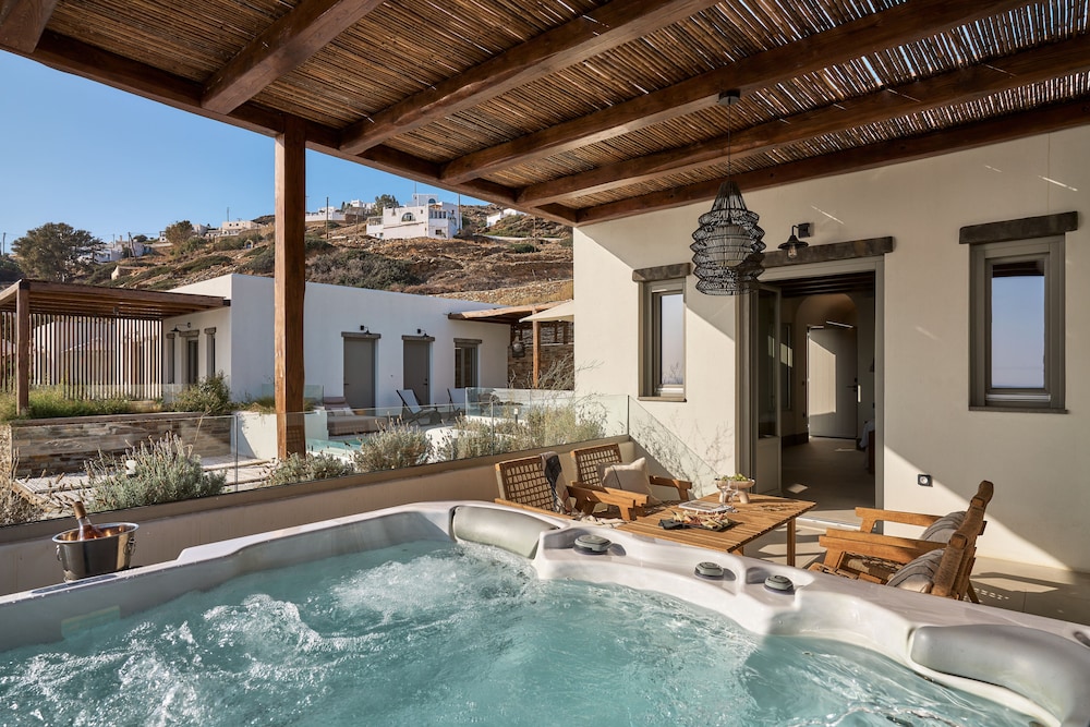 Ios Grand Pool Suites 18/50